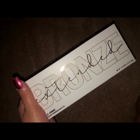 Kylie Jenner Cosmetics - Picture 4 of 4